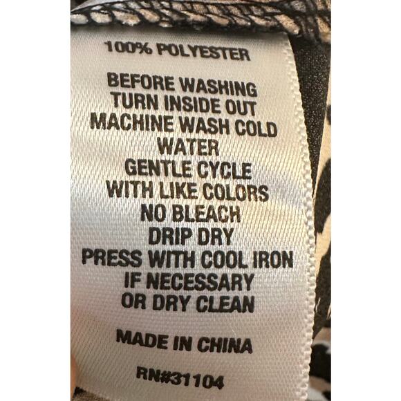 The Limited Women's Button Up Blouse Abstract Design Size Petite Medium - Picture 4 of 6